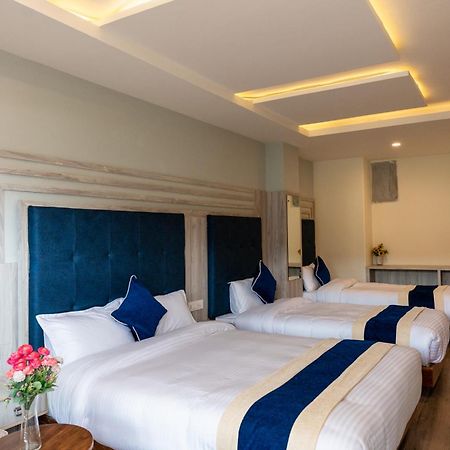 Hotel Adam Pokhara Extérieur photo