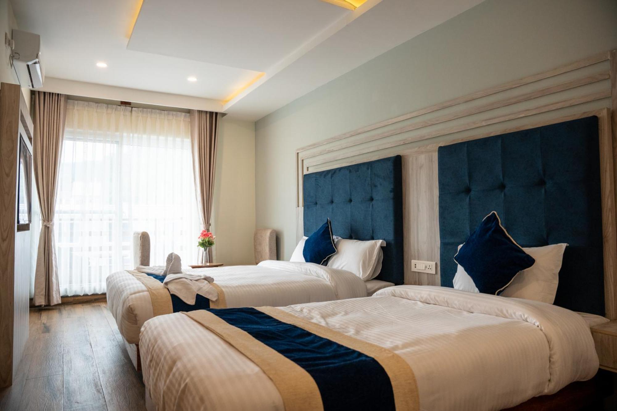 Hotel Adam Pokhara Extérieur photo