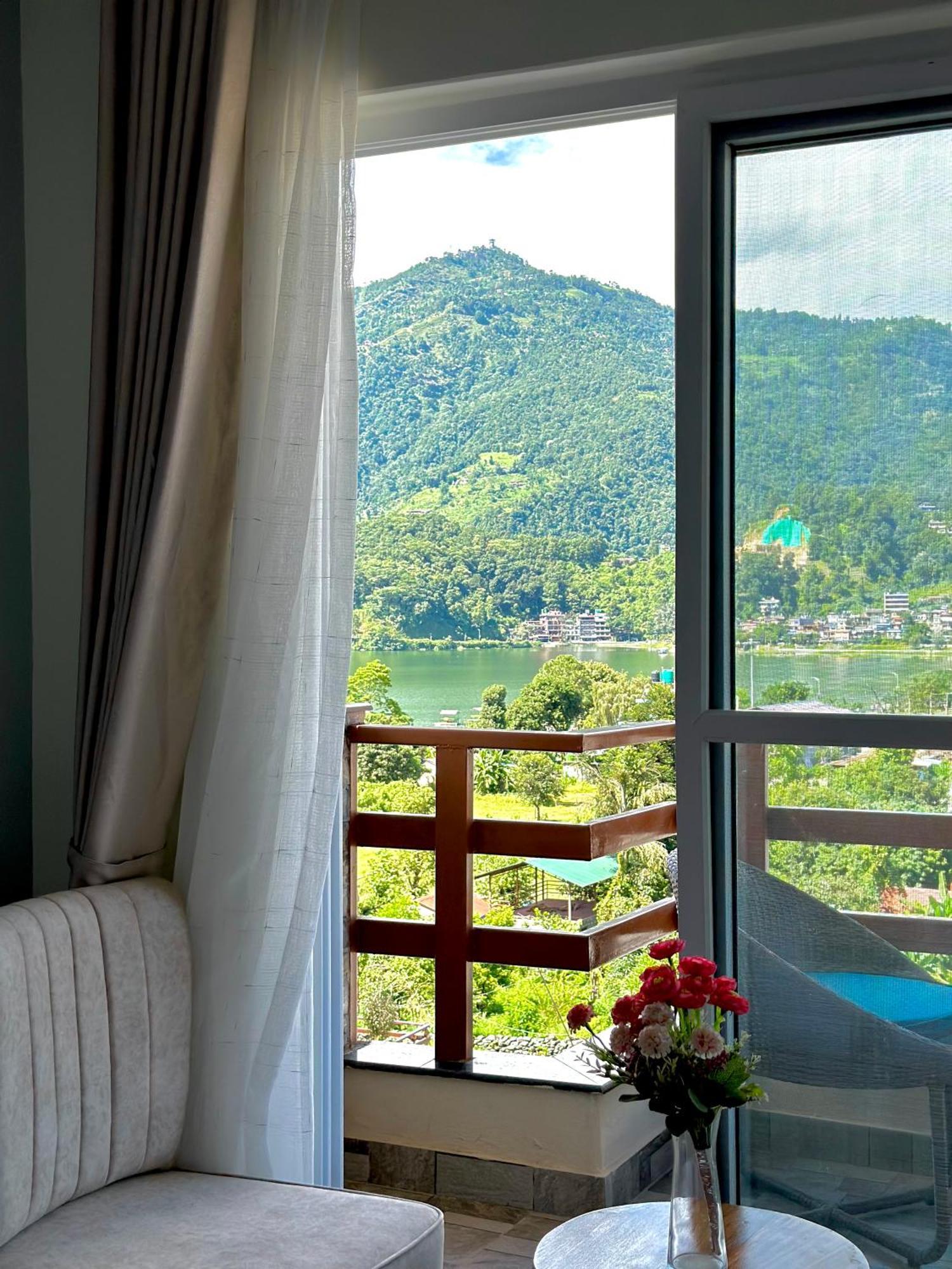 Hotel Adam Pokhara Extérieur photo
