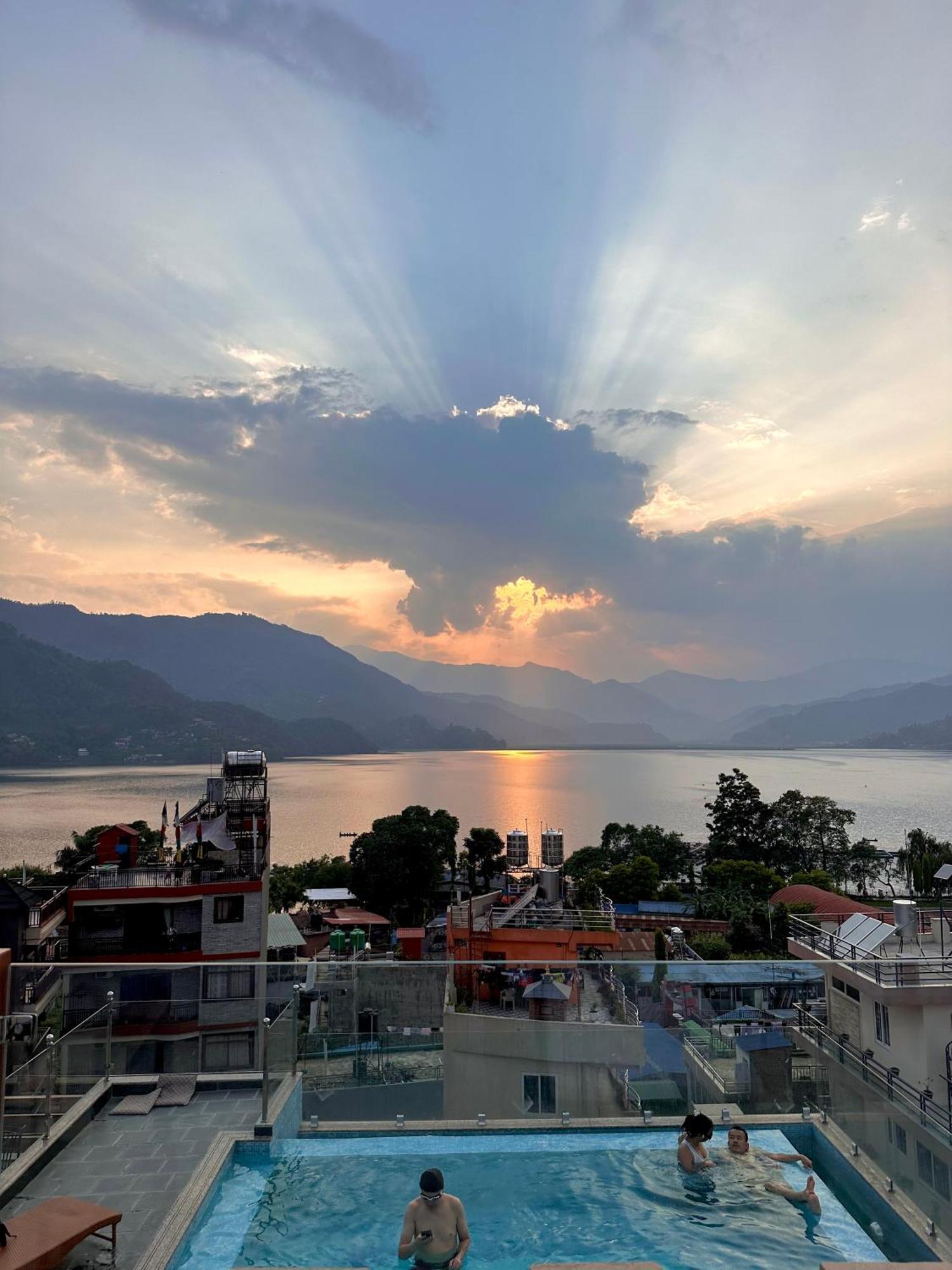 Hotel Adam Pokhara Extérieur photo
