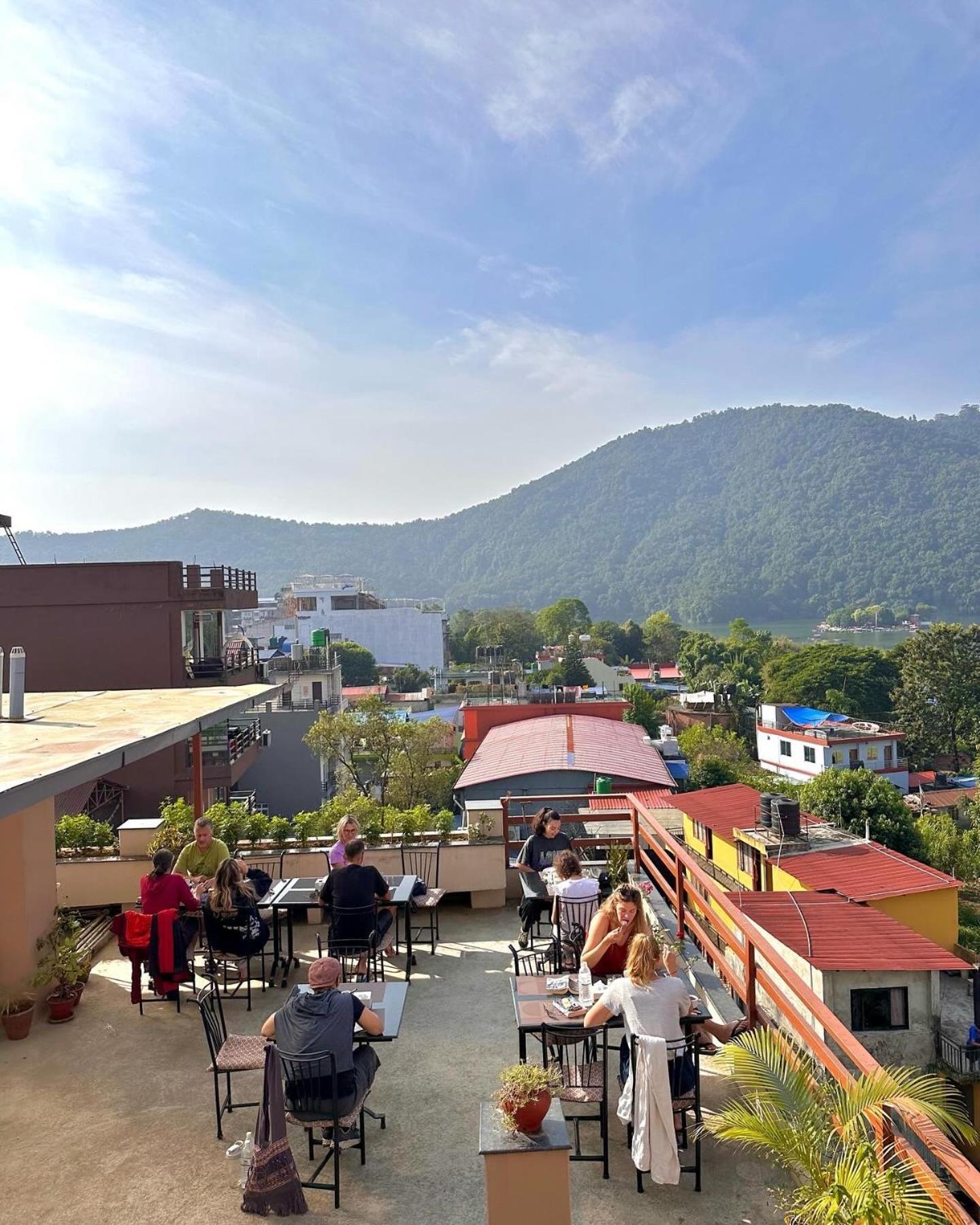 Hotel Adam Pokhara Extérieur photo
