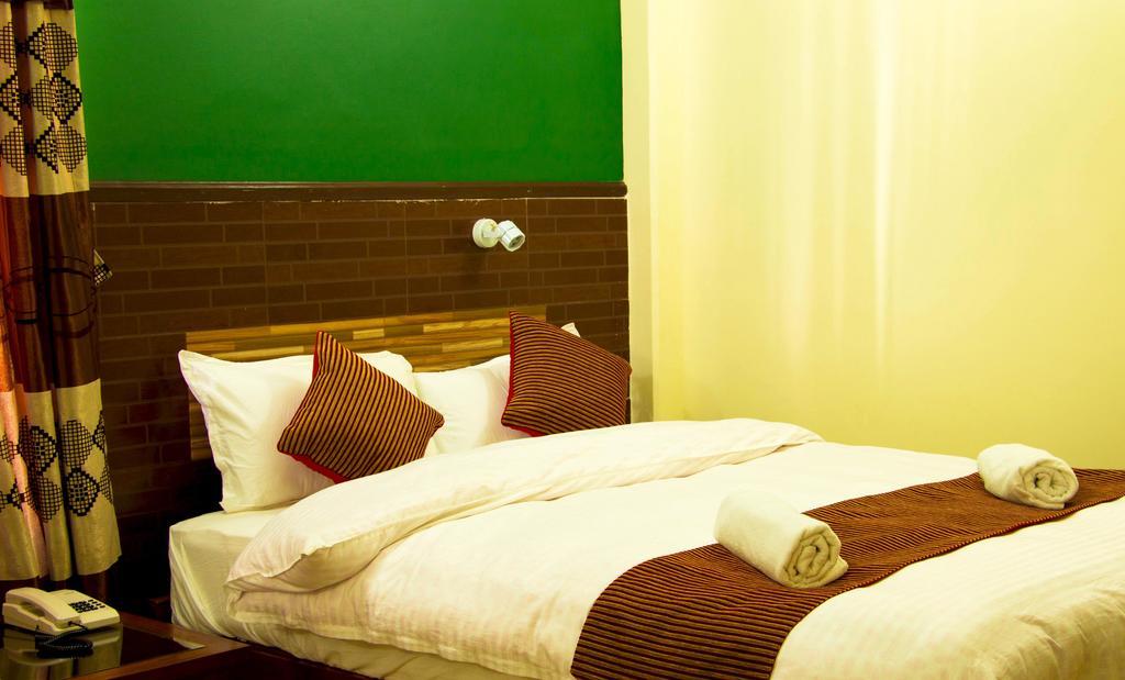 Hotel Adam Pokhara Chambre photo
