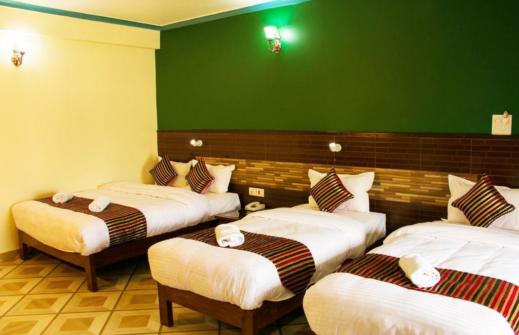 Hotel Adam Pokhara Chambre photo