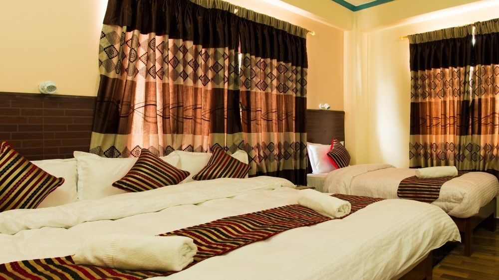 Hotel Adam Pokhara Extérieur photo
