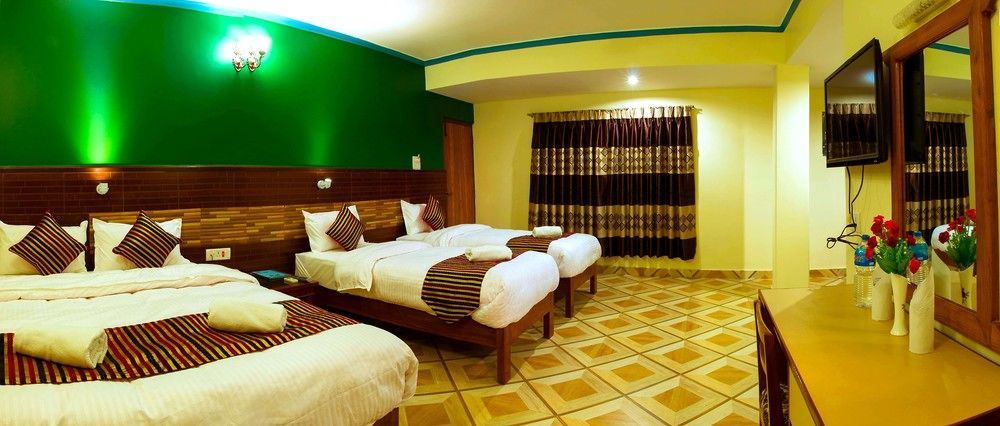 Hotel Adam Pokhara Extérieur photo