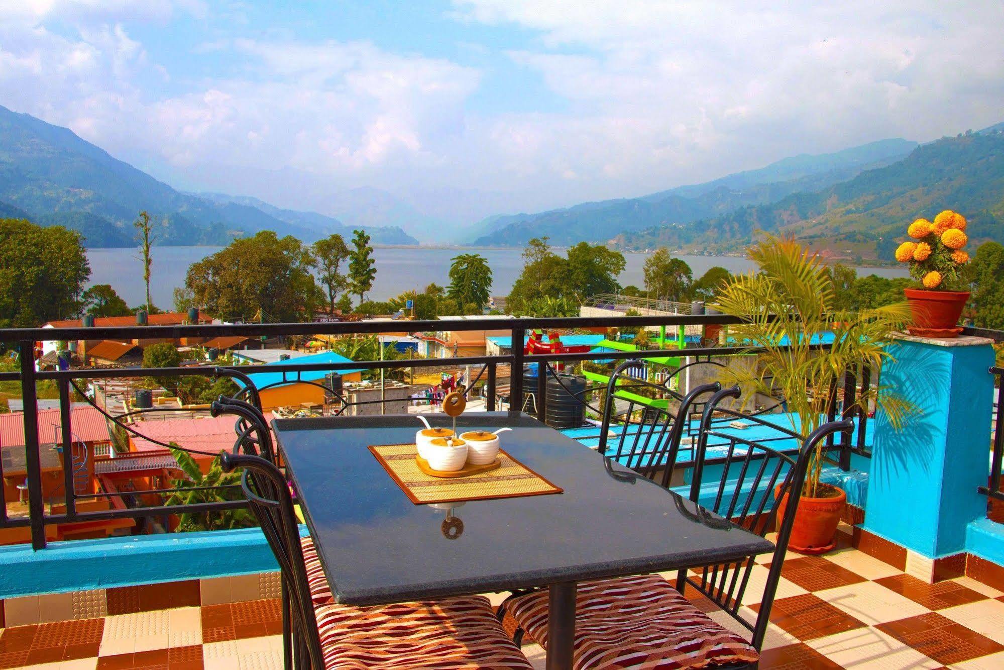 Hotel Adam Pokhara Extérieur photo