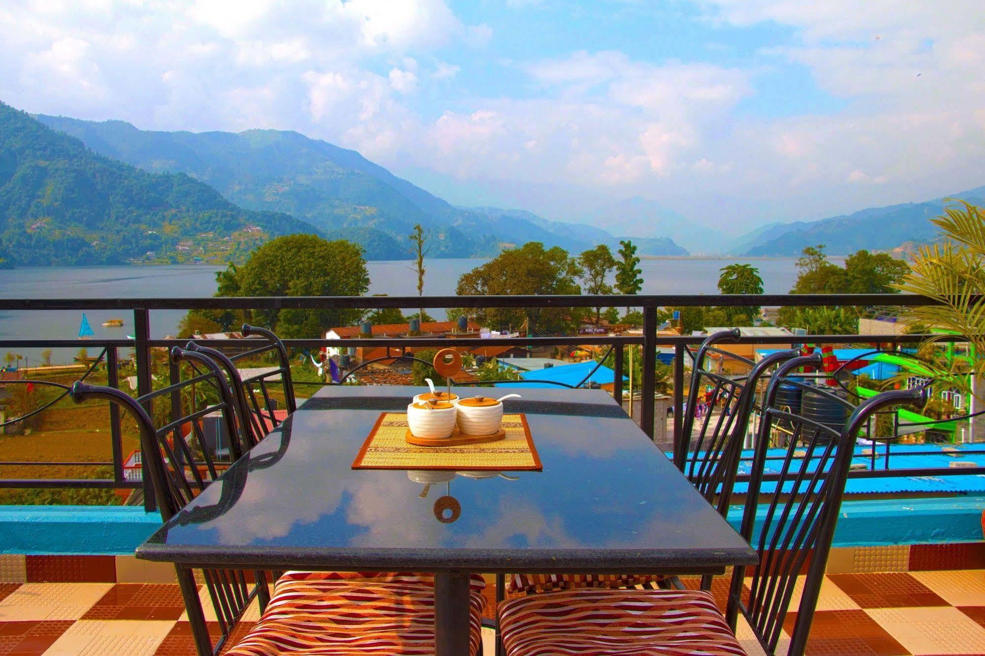 Hotel Adam Pokhara Extérieur photo