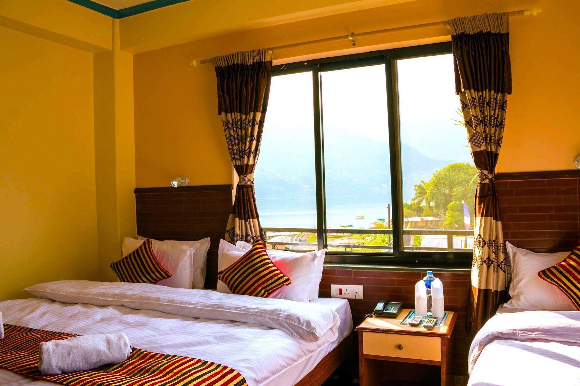 Hotel Adam Pokhara Extérieur photo