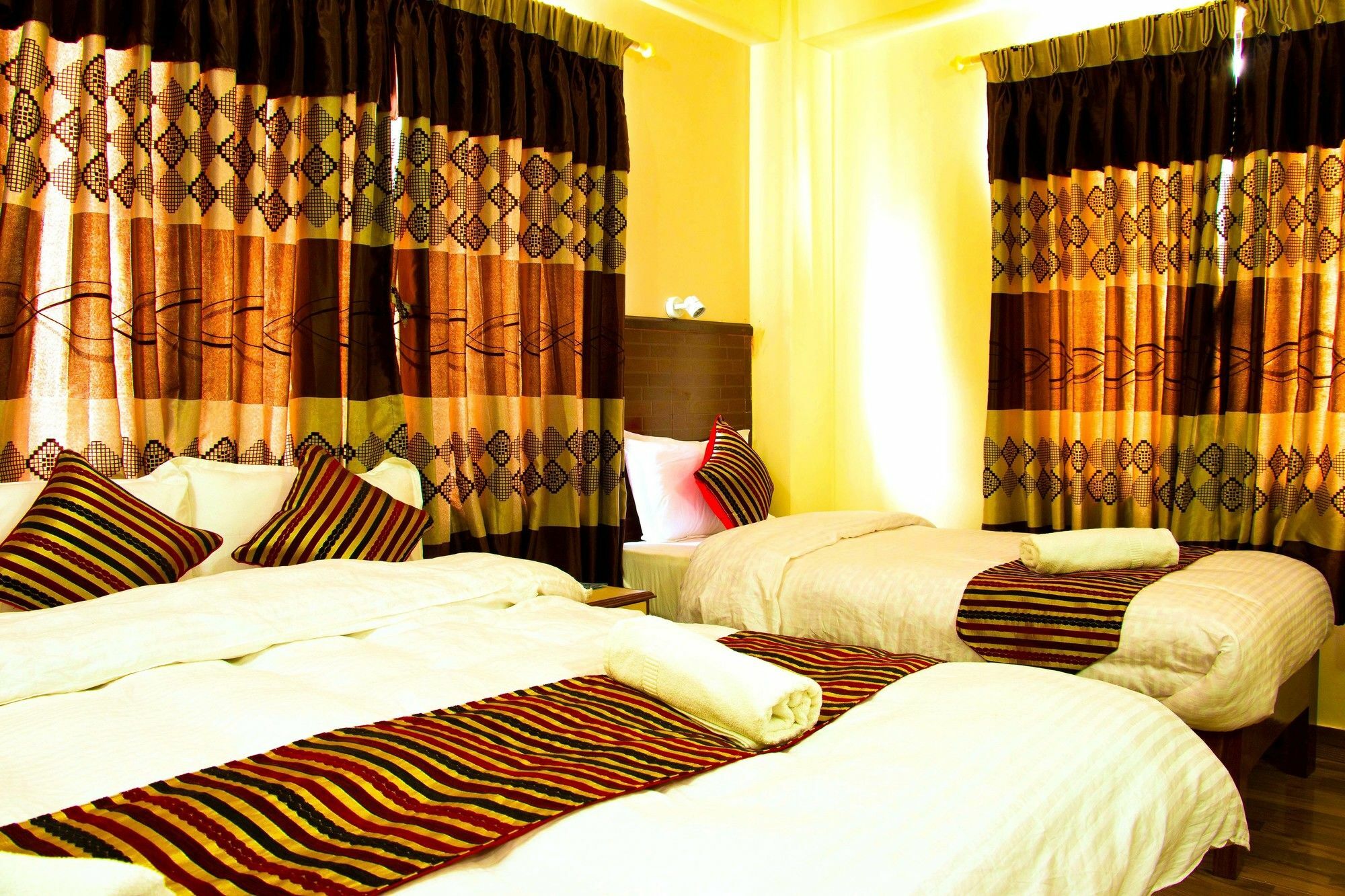Hotel Adam Pokhara Extérieur photo